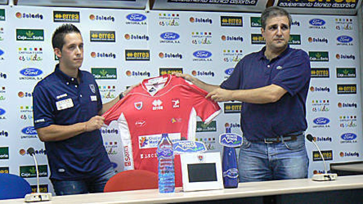 El entrenador del CMA, Álvaro Martín, y el gerente, Fernando García. / R.T.-
