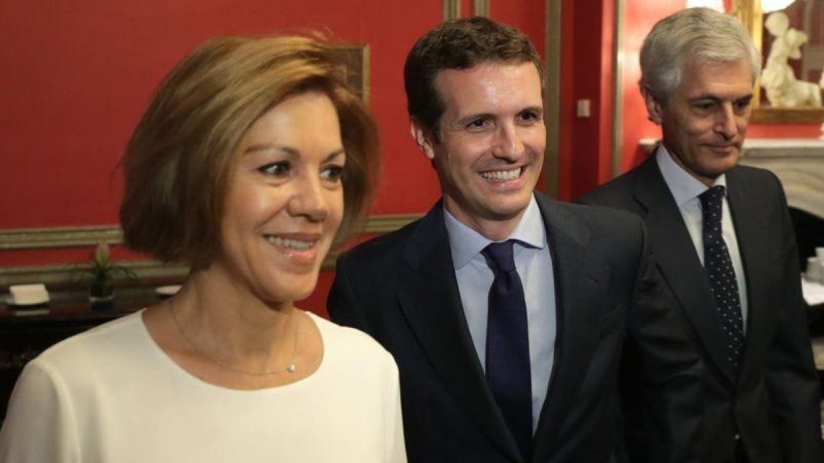 Cospedal, Casado y Súarez Illana, durante un desayuno informativo el pasado mes de julio.-ZIPI (EFE)