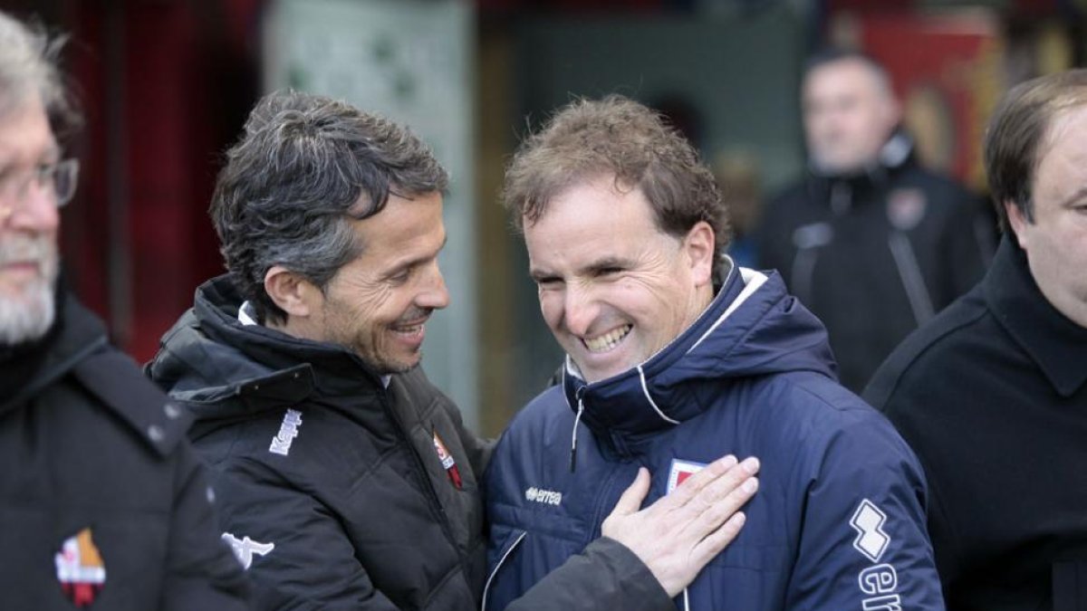 Los técnicos, durante el partido de ayer en los pajaritos.-MARIO TEJEDOR