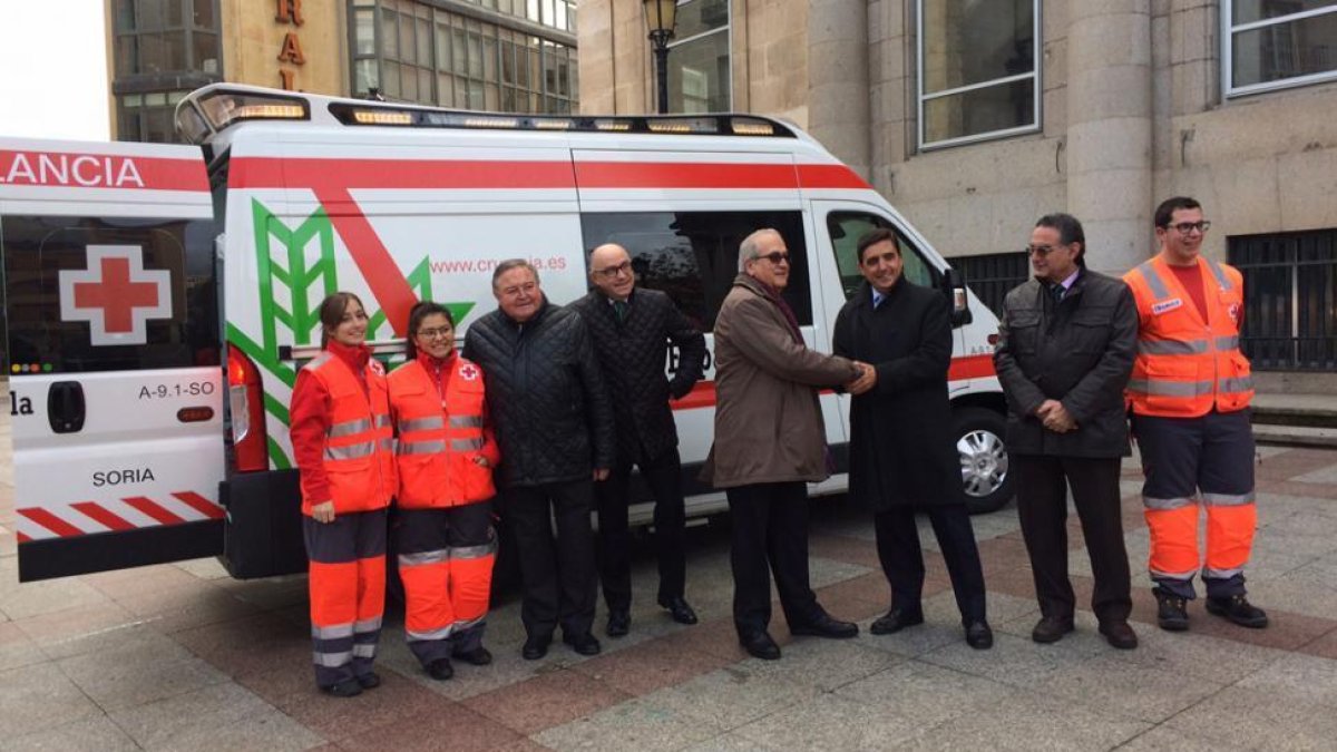 Entrega de la ambulancia medicalizada de Caja Rural a Cruz Roja-M.H.