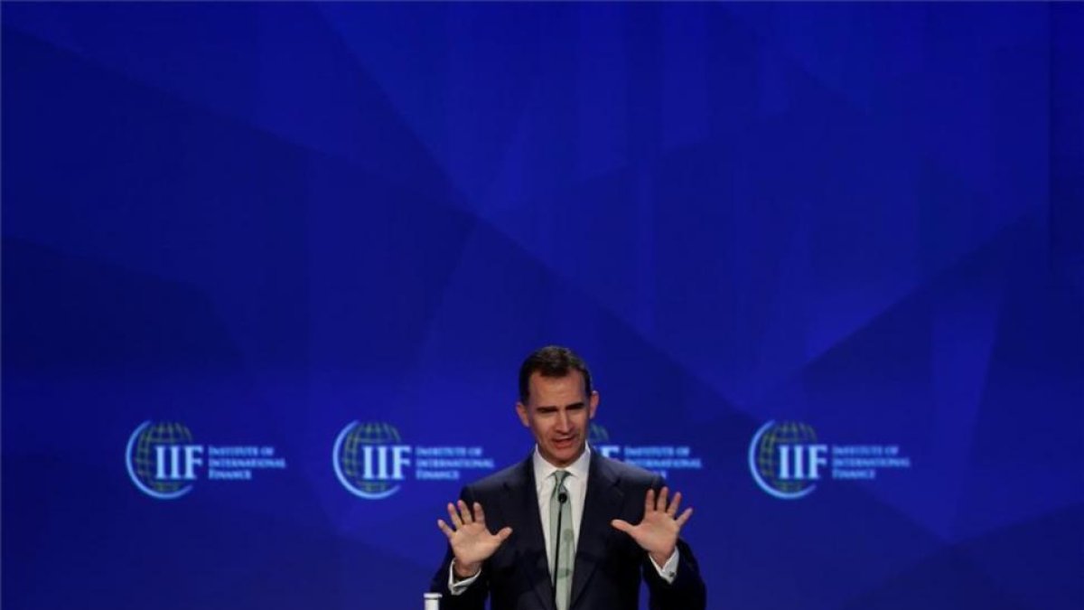 El rey Felipe VI, el pasado 24 de mayo, en unas jornadas en las que pidió más transparencia a los bancos.-REUTERS / SUSANA VERA