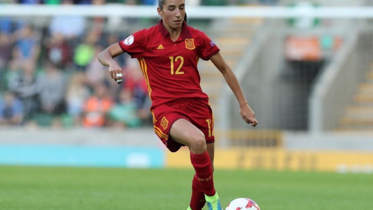 Lucía Rodríguez, en un partido con la selección española, hará mañana el saque de honor en Los Pajaritos.-
