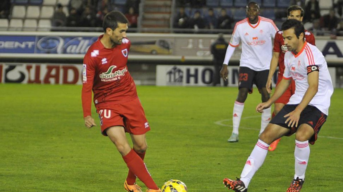 Antonio Tomás no está descartado para el partido del domingo en Ponferrada.-DIEGO MAYOR