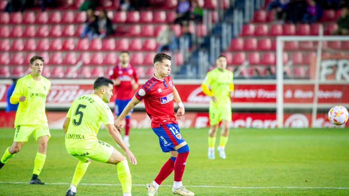 Numancia y Sporting vuelven a encontrarse de nuevo en Copa del Rey. MARIO TEJEDOR )