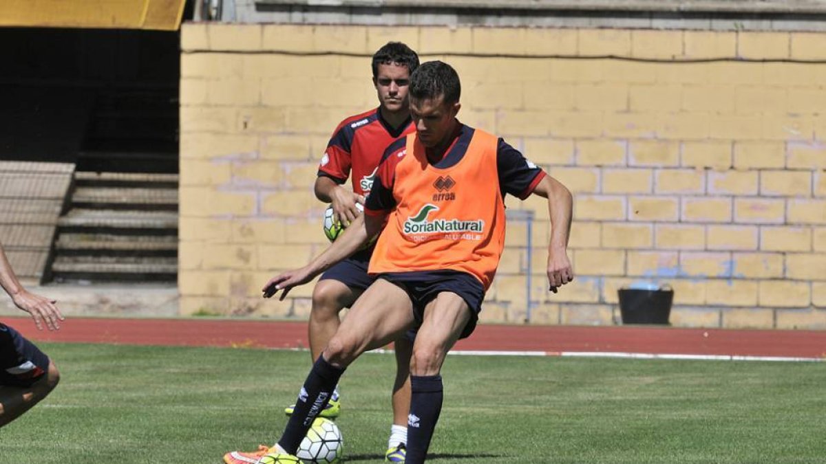 Julio Álvarez en un entrenamiento de esta pretemporada.-Valentín Guisande
