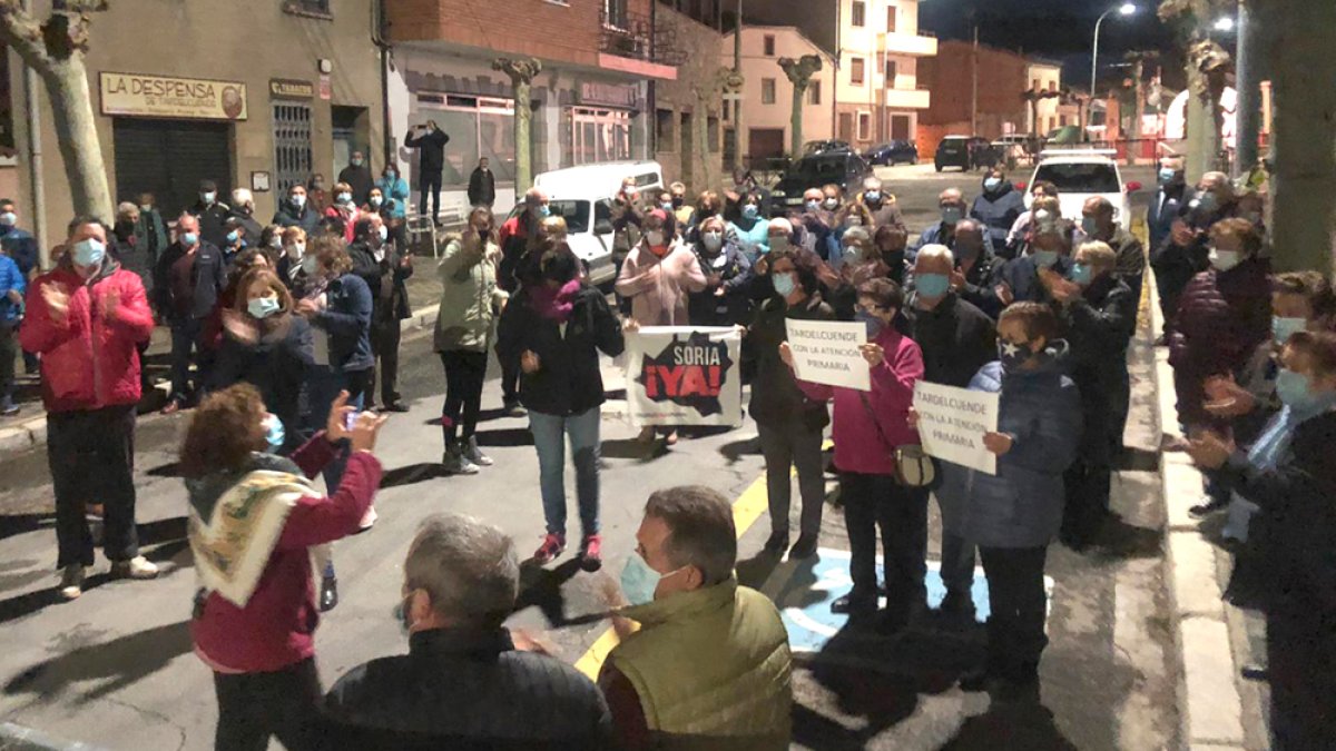 Manifestación de protesta en Tardelcuende, convocada por Soria Ya.-HDS