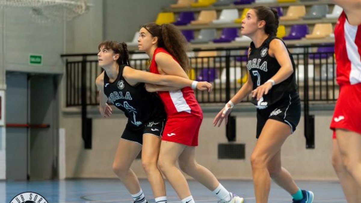 Laia González y Alina de Miguel (7), dos de las jugadoras del Semillas Adolfo Martínez expulsadas en Venta de Baños