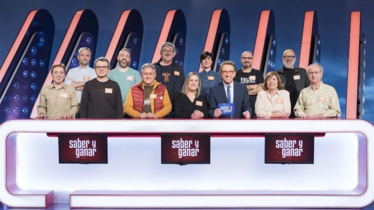 Jordi Hurtado, con los 12 magníficos del 2018 del concurso de La 2 Saber y ganar.-RTVE