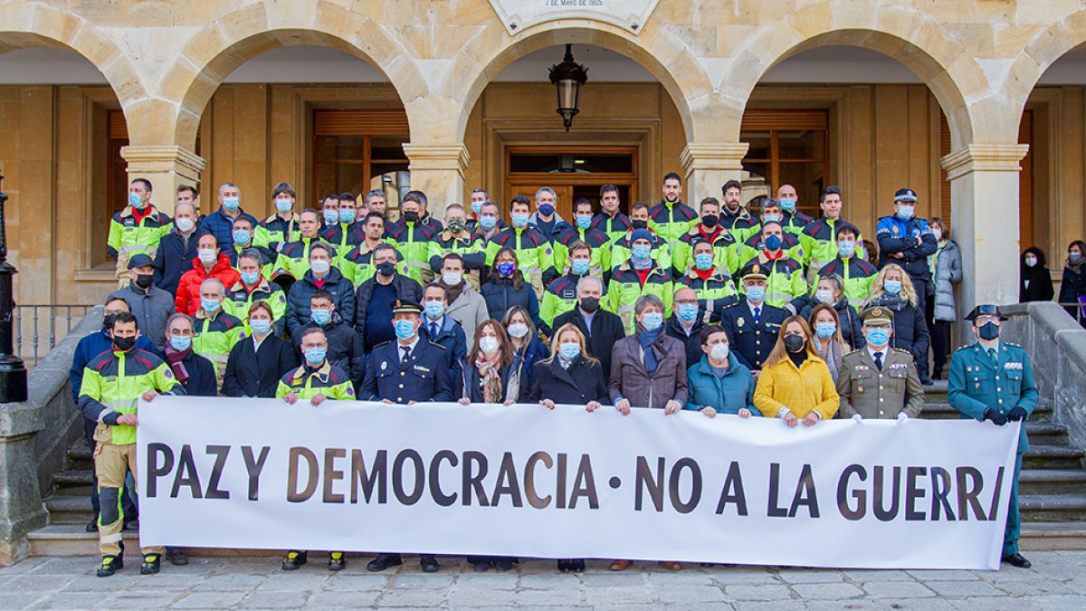 Concentración contra la guerra en Ucrania - MARIO TEJEDOR