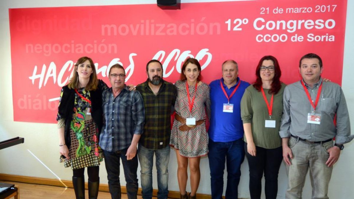 Foto de familai de la nueva ejecutiva provincial tras el Congreso celebrado ayer.-Álvaro Martínez