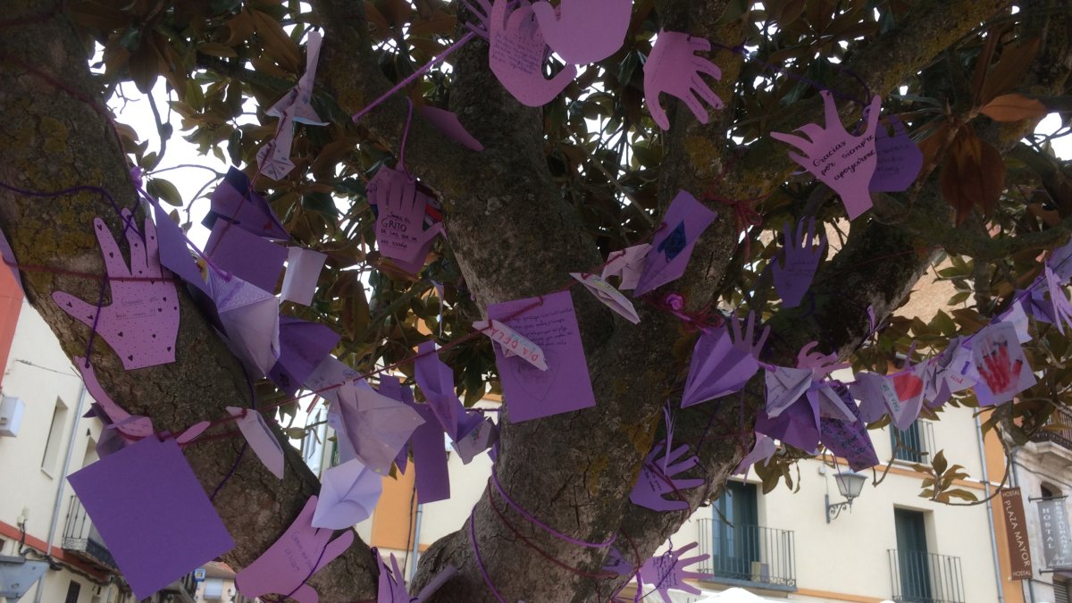 Árbol decorado en Almazán.-HDS