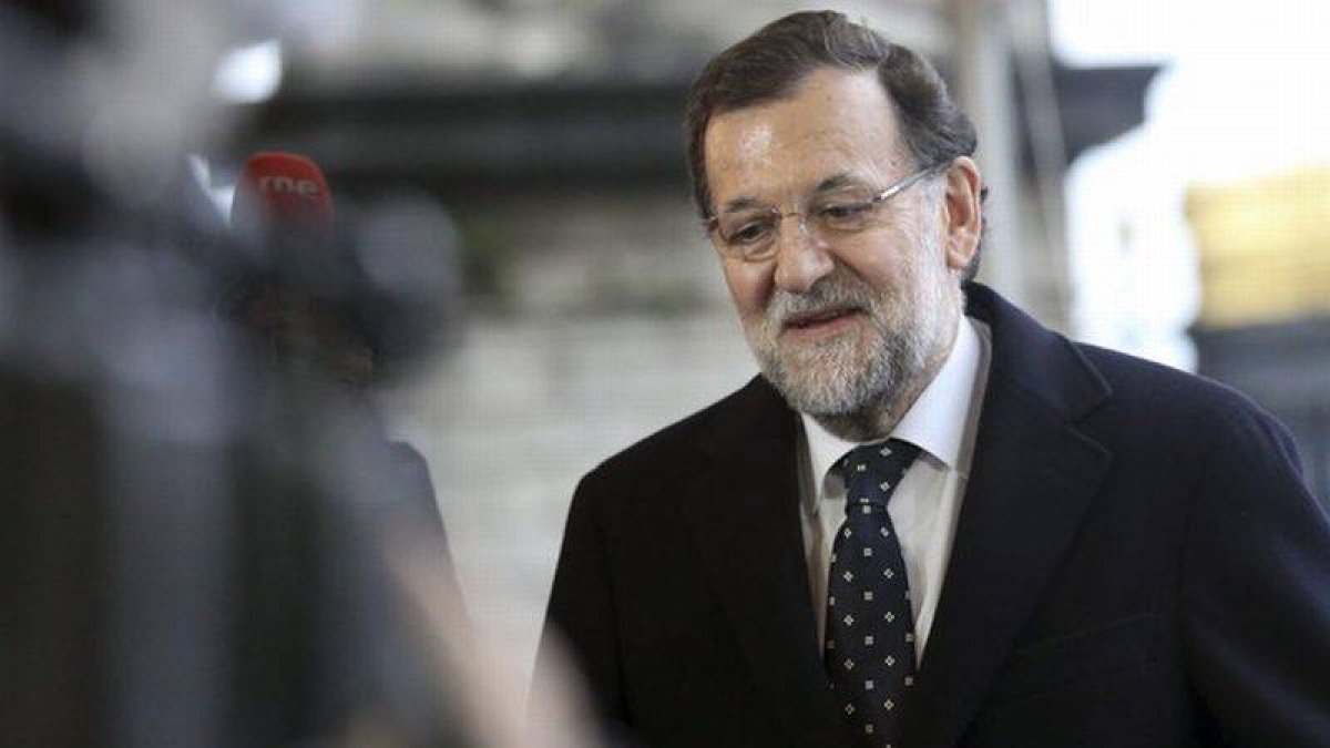 Foto de archivo. Mariano Rajoy a su llegada a una reunión del Partido Popular Europeo en Bruselas.-Foto: OLIVIER HOSLET / EFE