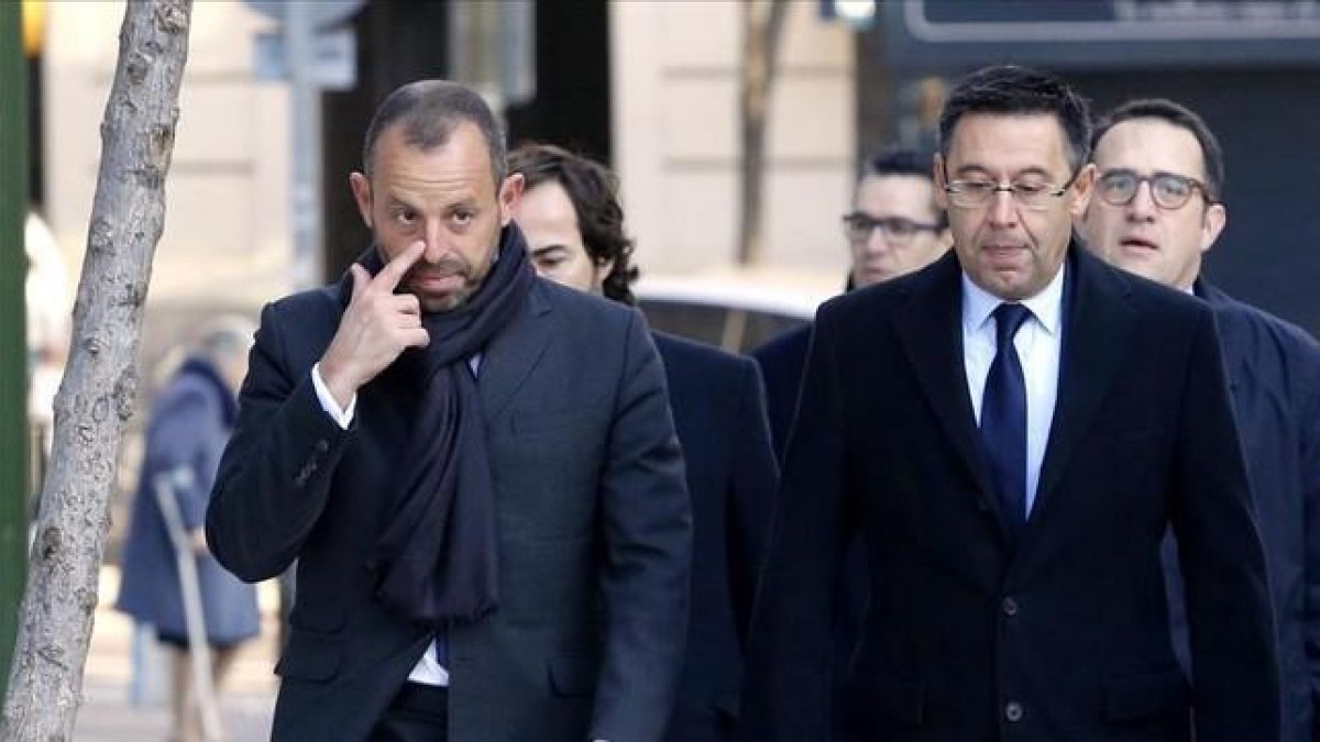 Sandro Rosell y Josep Maria Bartomeu, a su llegada a la Audiencia Nacional.-JUAN MANUEL PRATS