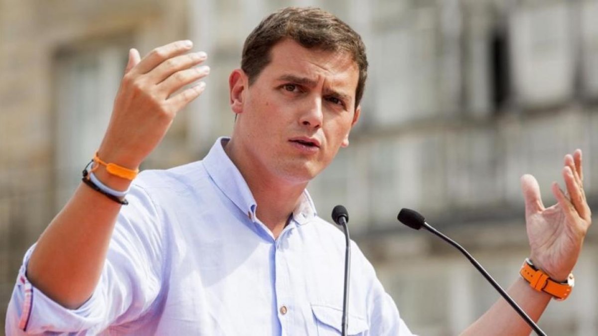 El presidente de Ciudadanos, Albert Rivera, durante un mitin preelectoral en Vitoria.-