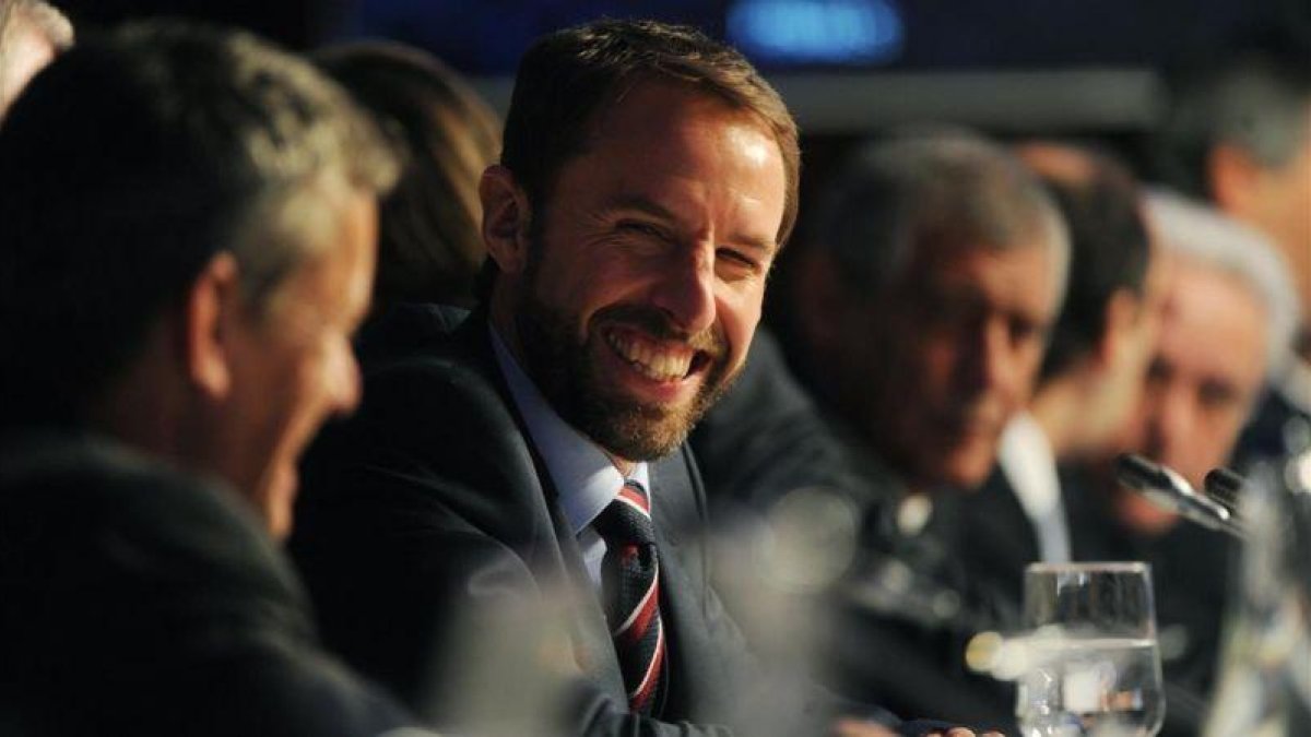 El seleccionador inglés, Gareth Southgate, en el sorteo de Dublín.-EFE / AIDAN CRAWLEY