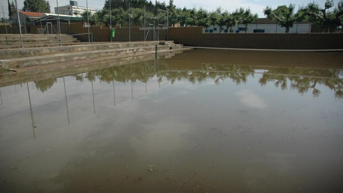 Una fuerte tormenta esta madrugada deja inundaciones en Guijuelo-ICAL