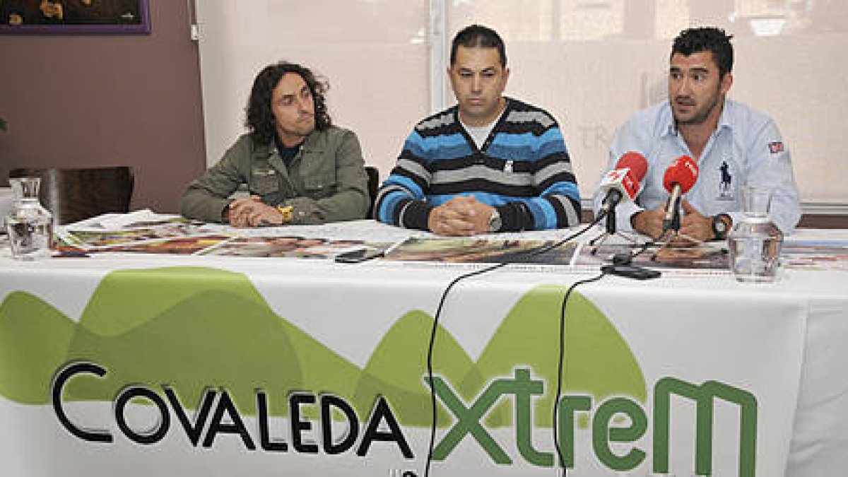Tejedor, Cámará y Andrés en la presentación de la prueba. / Valentín Guisande-