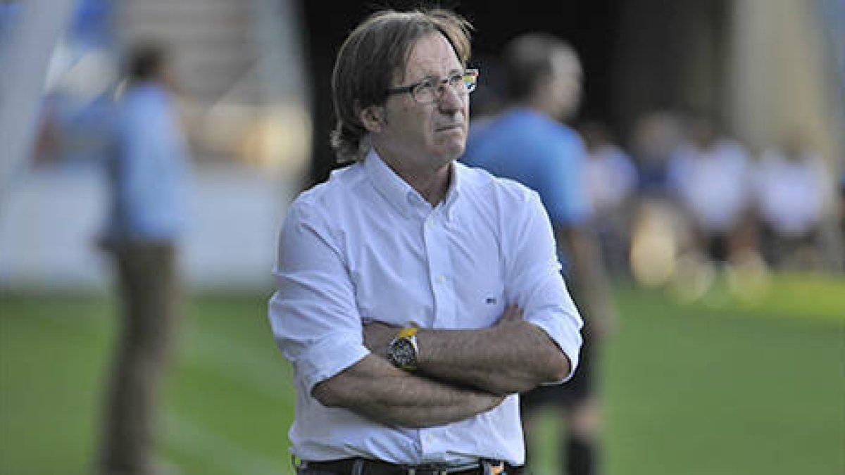 El entrenador del Numancia, Juan Antonio Anquela. / DIEGO MAYOR-
