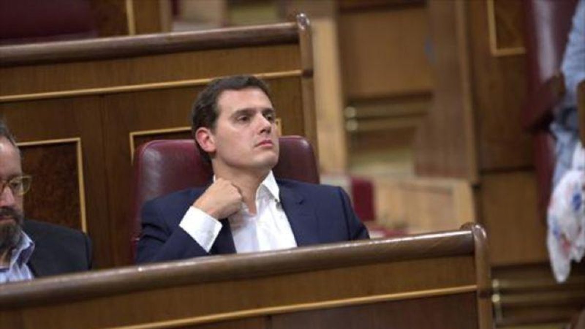 Albert Rivera, ayer por la tarde, en su escaño-DAVID CASTRO