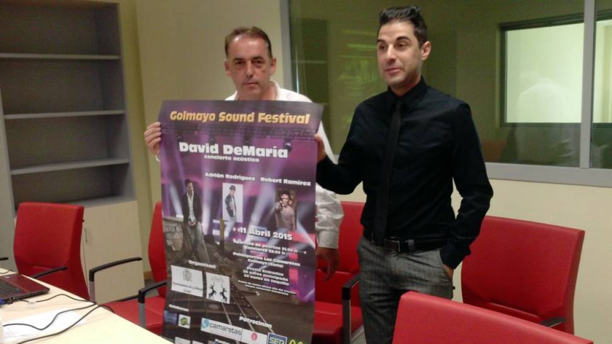 Serrano y García muestran el cartel del Golmayo Sound Festival.-T. C.