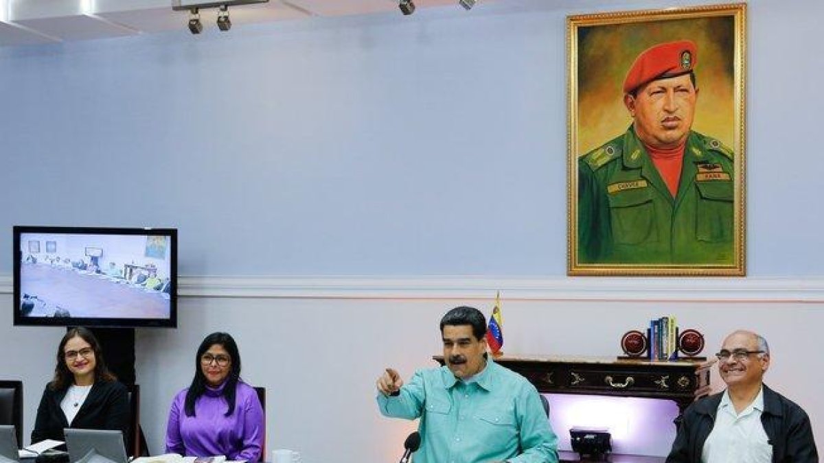 El presidente de Venezuela, Nicolás Maduro, en una reunión con su gabiente de salud.-AFP / VENEZUELAN PRESIDENCY