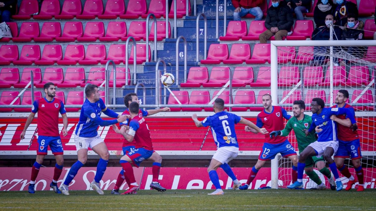 El Teruel forzó la prórroga pero acabó perdiendo ante el Mérida. MARIO TEJEDOR