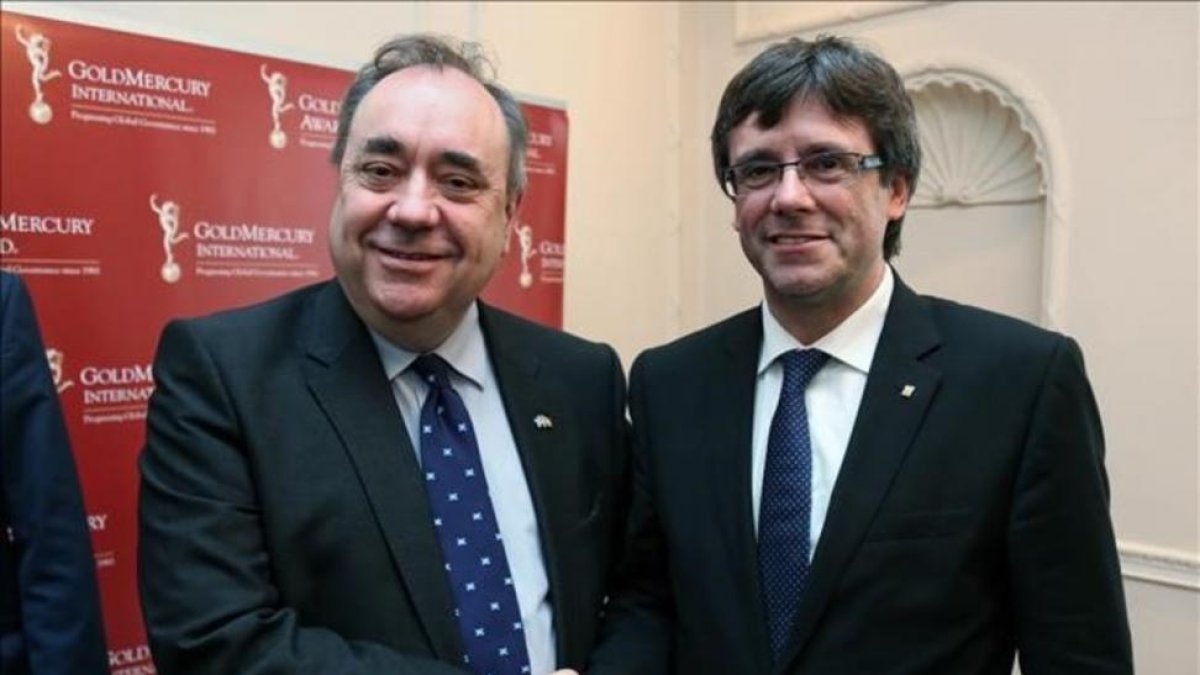 Alex Salmond y Carles Puigdemont-JORDI BEDMAR