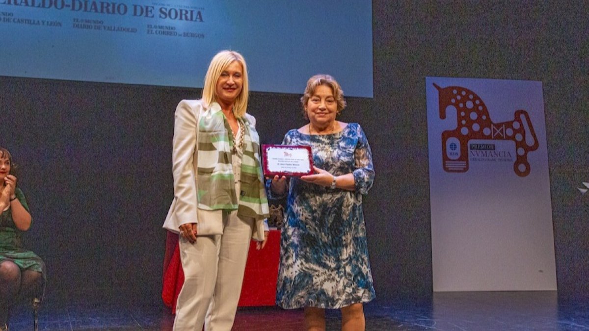 Distinción recogida por la viuda del doctor Pastor.-GONZALO MONTESEGURO