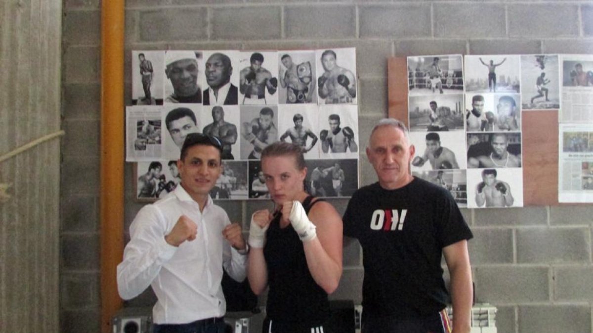Reda Brahmi y Petro Díez con la norteamericana Corey, púgil del Club Boxeo Numancia.-CLUB BOXEO NUMANCIA