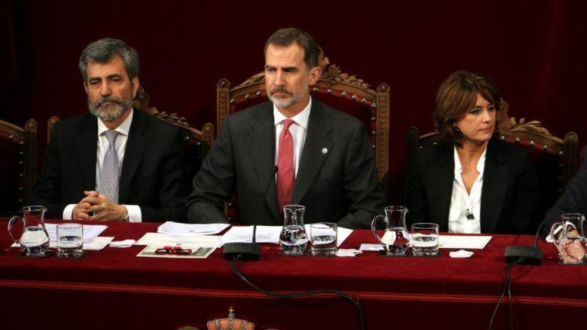 Felipe VI destaca la legitimidad e independencia de los jueces y su importancia para garantizar la convivencia, en la entrega de despachos a los nuevos jueces.-TÀNIA TÀPIA (ACN / VÍDEO: ATLAS)