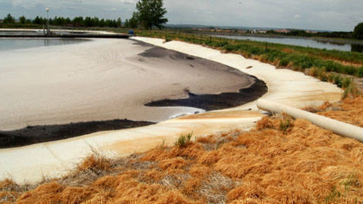 Imagen de archivo de las instalaciones de la planta de purines. / FERNANDO  SANTIAGO-