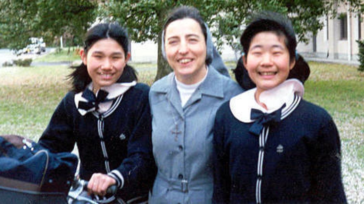 La religiosa soriana Menchu Vallejo con compañeras de la orden en Japón.-