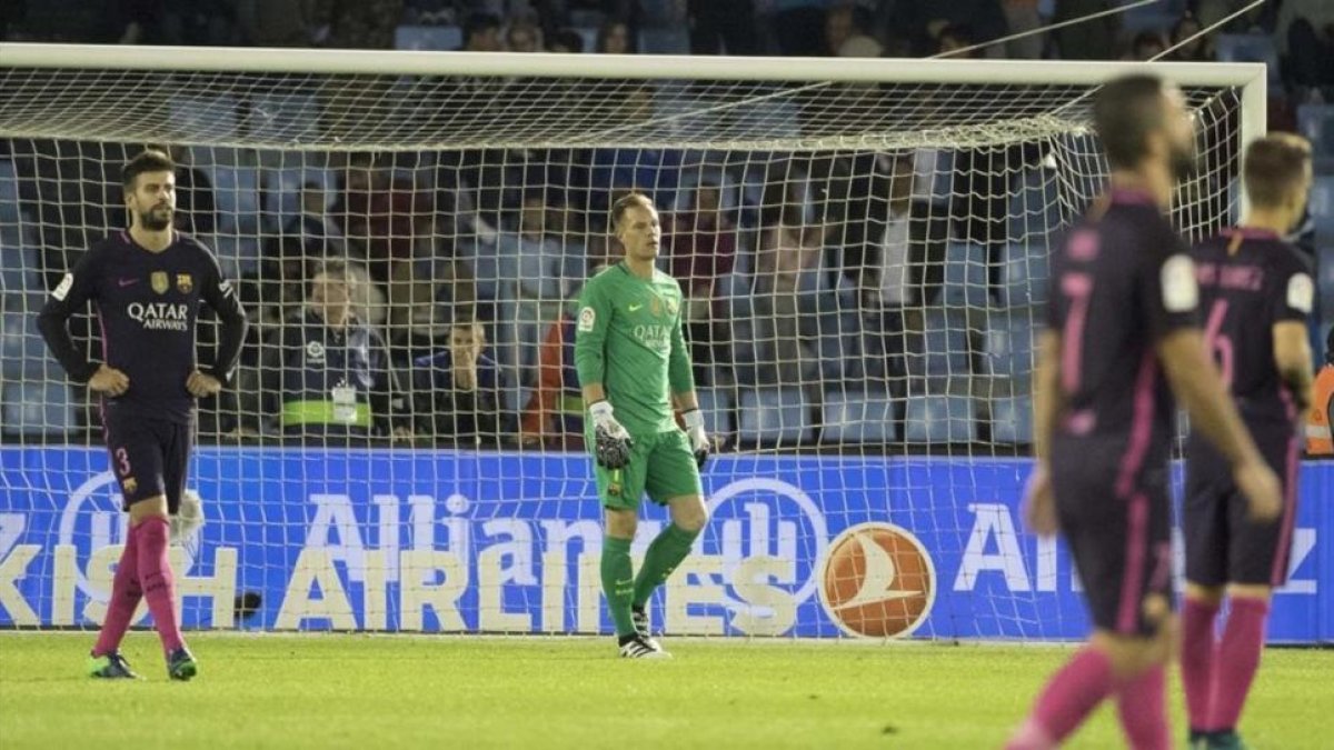 Ter Stegen, tras encajar un gol del Celta en Balaídos.-AP / LALO R VILLAR