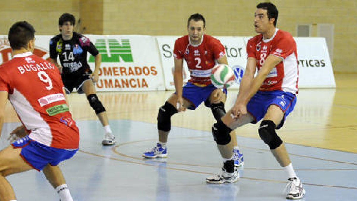 El capitán del CMA de Soria en el partido ante el Cajasol en el que cayó lesionado. / ÁLVARO MARTÍNEZ-