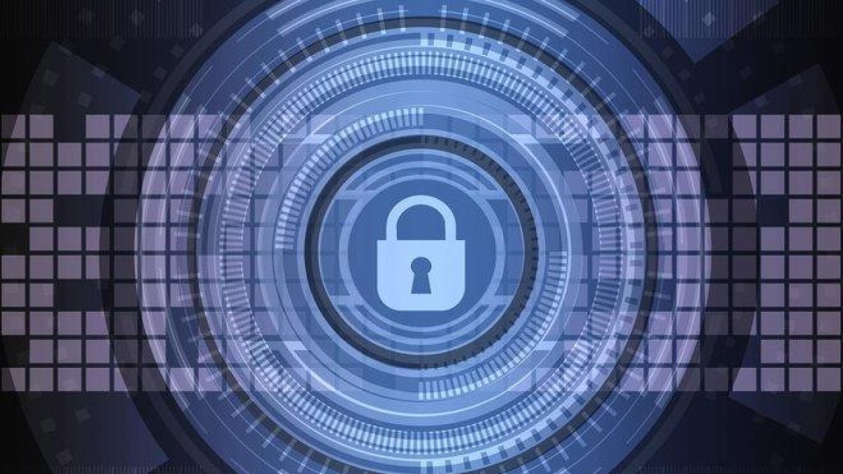 Contraseñas seguras para proteger la información.-