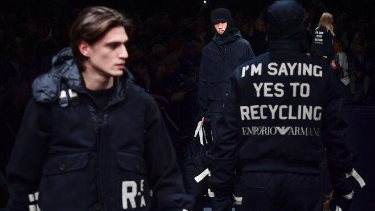 Desfile de Emporio Armani.-EFE / MIGUEL MEDINA