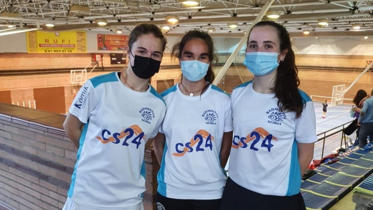 De izquierda a derecha, Daniela e Isabel Corchón, junto a Ana Peñaranda. HDS