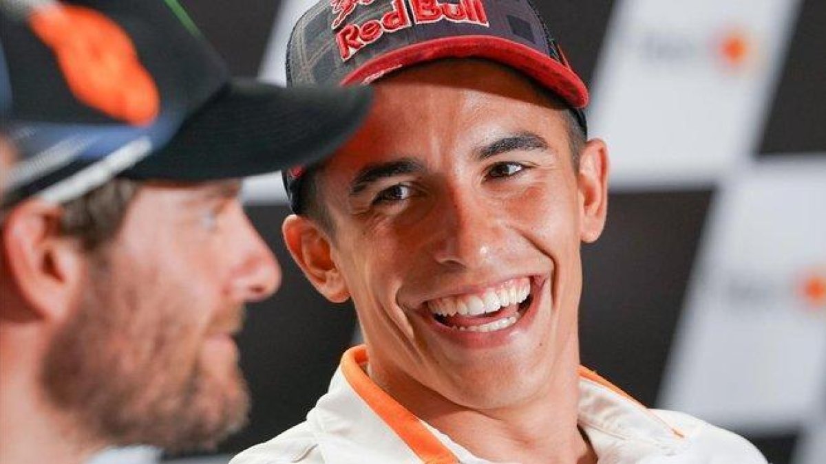 El británico Cal Crutchlow y el catalán Marc Márquez, en una de las muchas conferencias de prensa en las que han coincidido.-ALEJANDRO CERESUELA