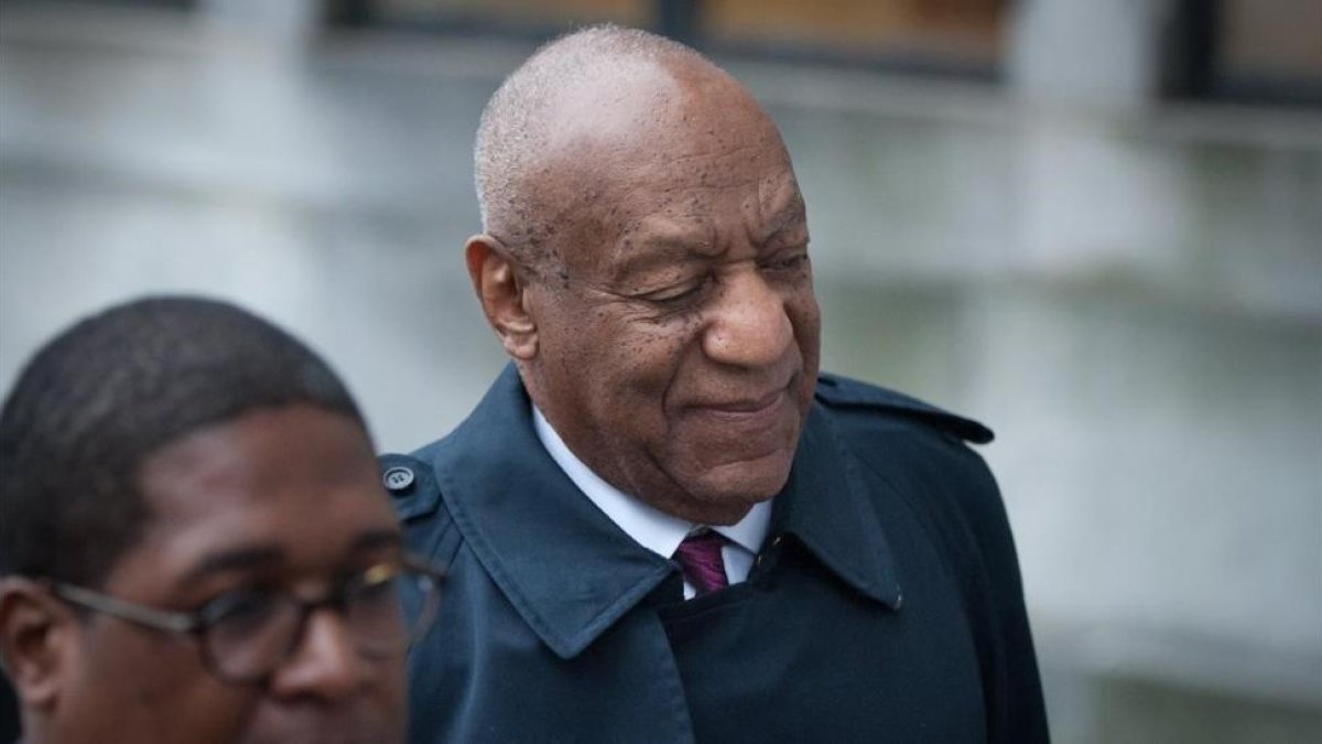 Bill Cosby, a su llegada a la sala donde se celebra el juicio.-/ EFE / TRACIE VAN AUKEN