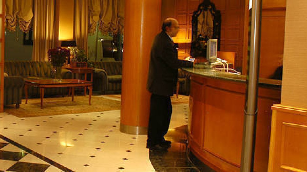 Un turista en un hotel de Soria./ F. S. -