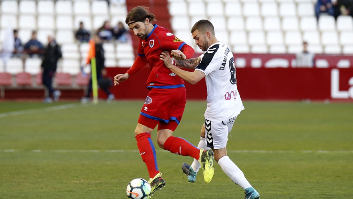 El Belmonte es un campo que tradicionalmente se le da bien al Numancia, en la imagen Mateu y Dani Rodríguez. ÁREA 11