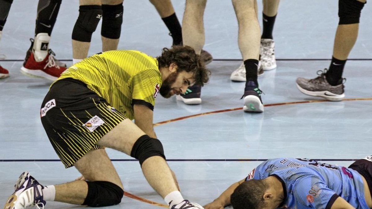 Manuel Sevillano, en una acción de un partido del Río Duero durante la presente temporada.-MARIO TEJEDOR