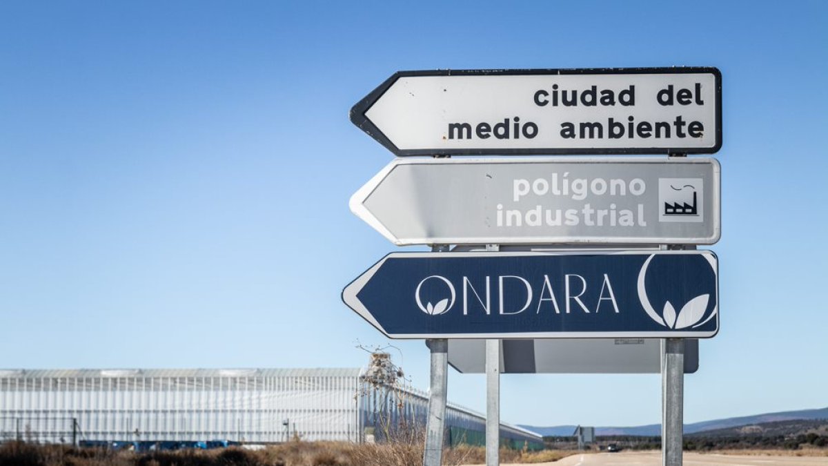 Al fondo la empresa Ondara. GONZALO MONTESEGURO