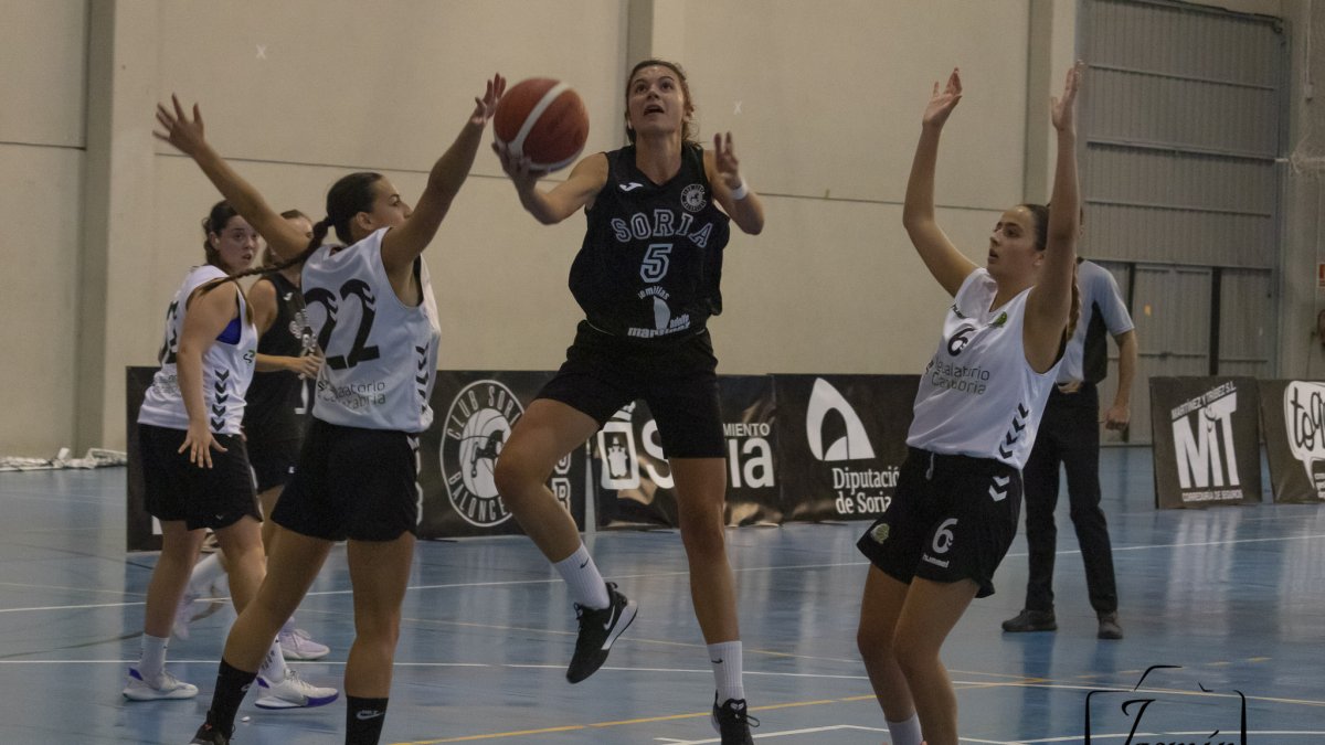 Laura González jugó 33 minutos y anotó 8 puntos. CSB