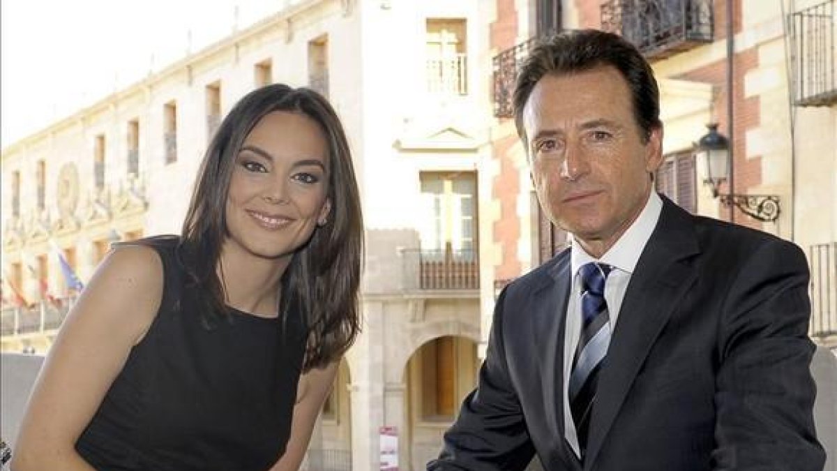 Mónica Carrillo y Matías Prats, presentadores de 'Antena 3 noticias 2'.-ARCHIVO