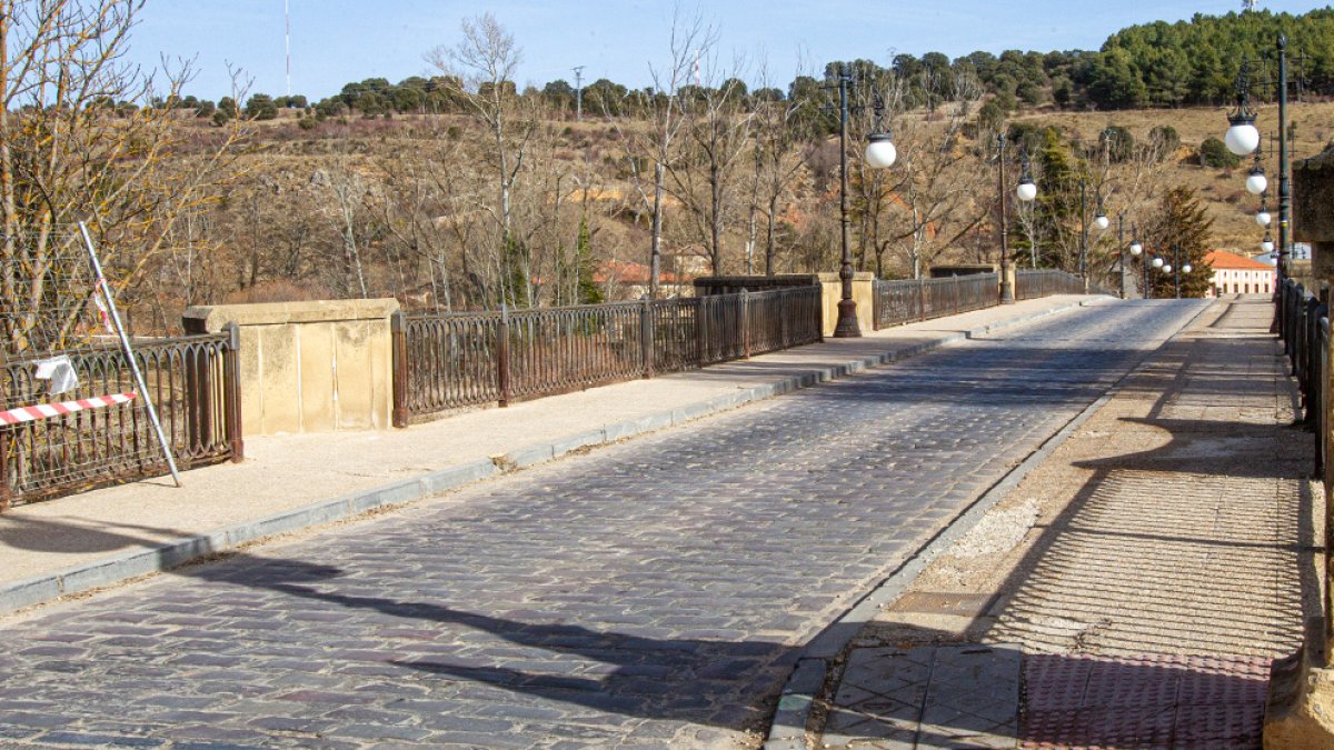 Puente de piedra de Soria sobre el Duero. MARIO TEJEDOR