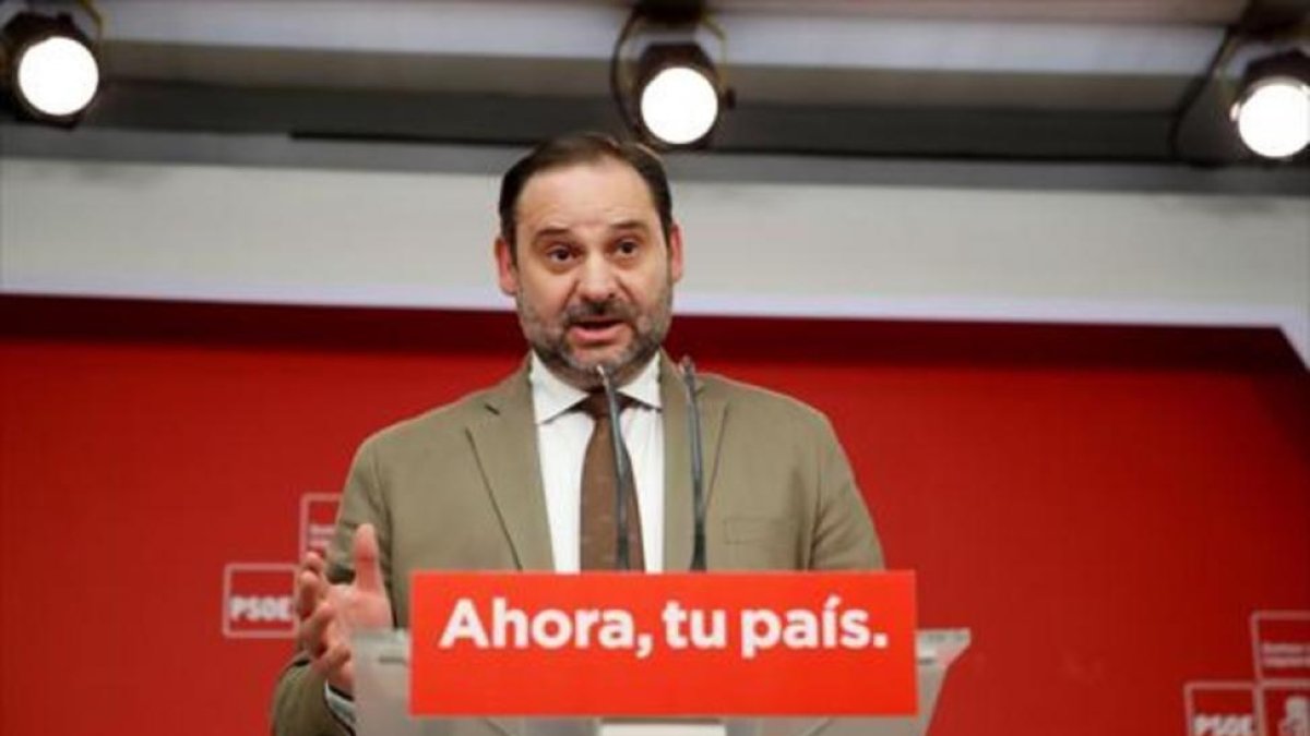 El secretario de Organización del PSOE, José Luis Ábalos, ayer por la noche.-/ EFE / JUANJO MARTÍN