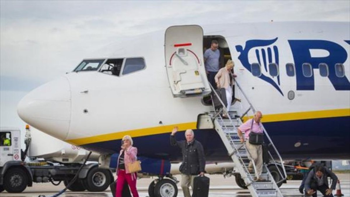Un avión de Ryanair.-MIGUEL LORENZO