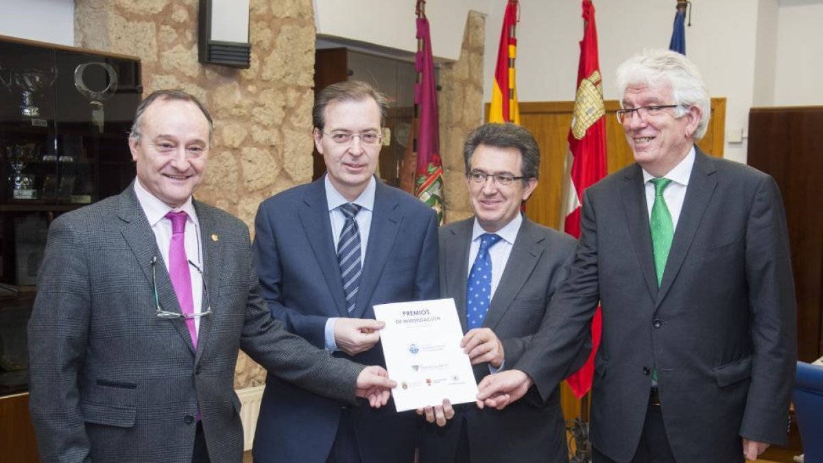 Los rectores de las universidades de Valladolid, León y Burgos -Daniel Miguel, Alfonso Murillo y José Ángel Hermida- con el presidente del CES, Germán Barrios.-ICAL