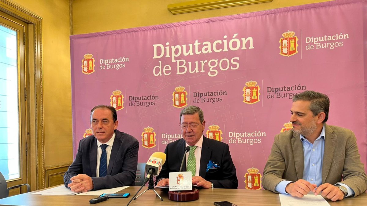 Benito Serrano, César Rico y Alberto Luque, en la presentación de ayer en Burgos. HDS